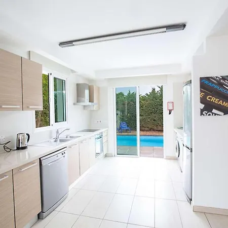 Villa Kate 48 *